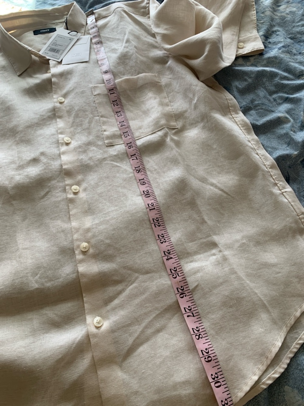 Theory Irving Linen
Button-Up Shirt
Color: Ivory
Precise Linen 2 - Picture 8 of 8